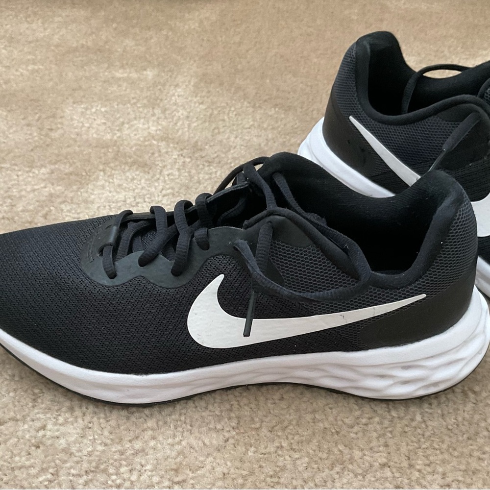 Nike Women’s Revolution 6